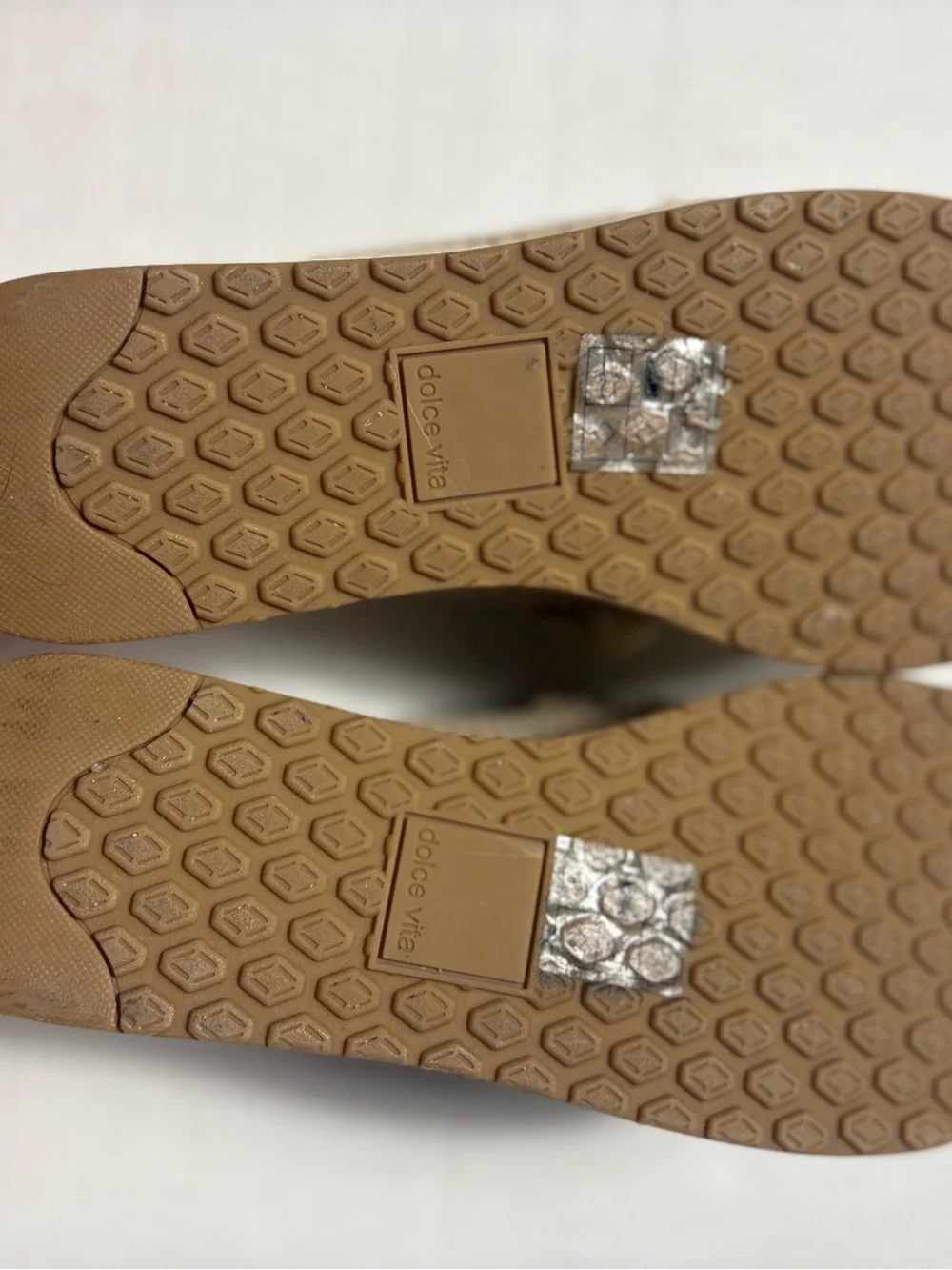 Dolce Vita Jhenee Women Sz 7.5  leather Platform Slip-On Sneakers  Chain Accent